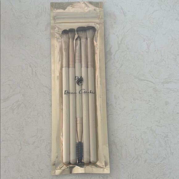 Cream Makeup Brush Set - Picture 1 of 1
